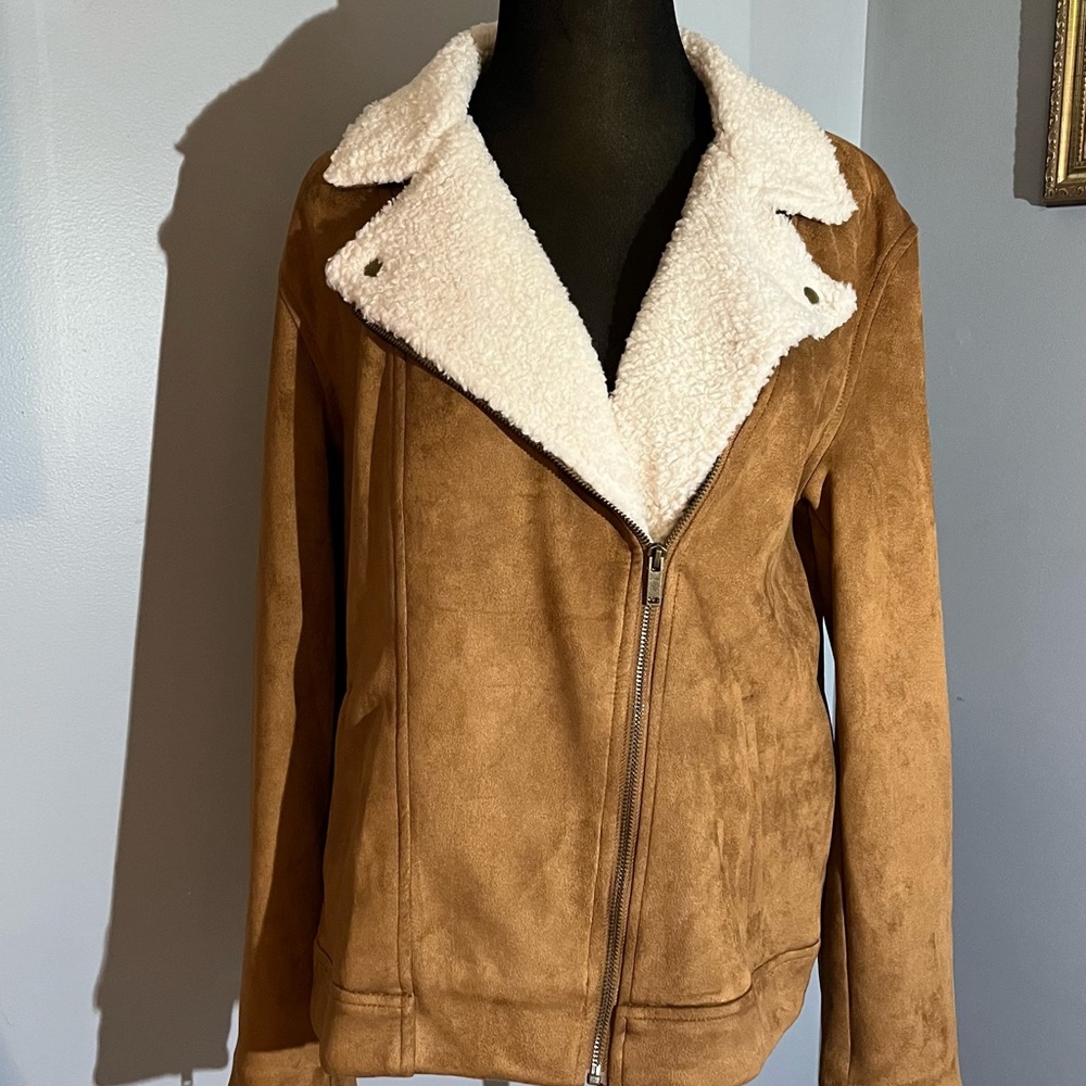 Old Navy Women’s Size L faux Suede Jacket /Coat W/Sherpa Collar & Zipper Cuffs